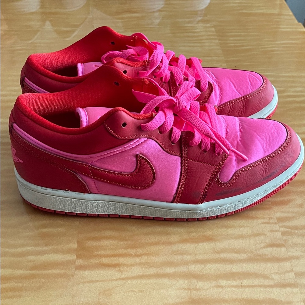 Nike Women's Vibrant Red and Pink Sneakers